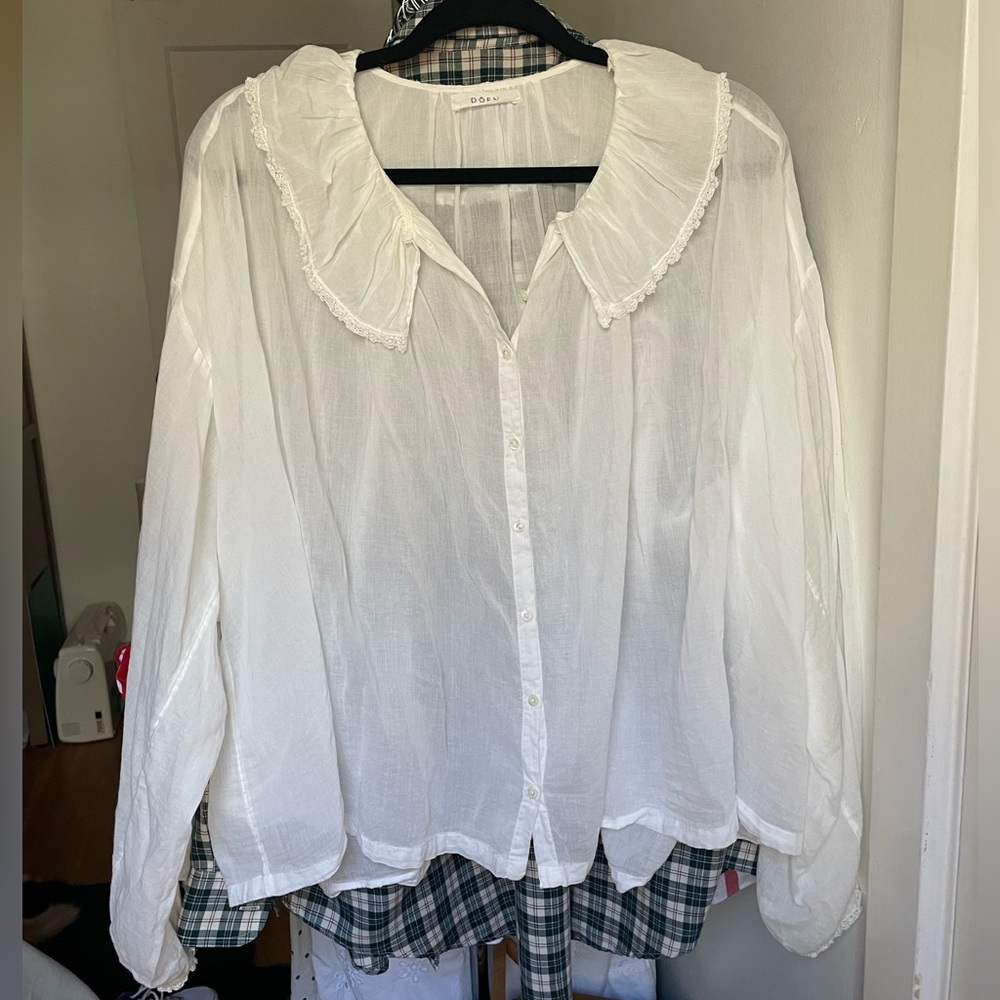 Doen White Blouse with Ruffled Collar